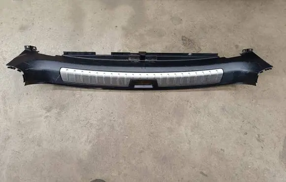 Trunk/boot sill cover protection