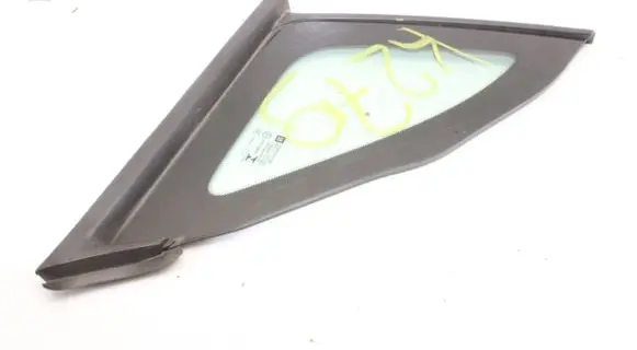 Opel Crossland X Rear side window
