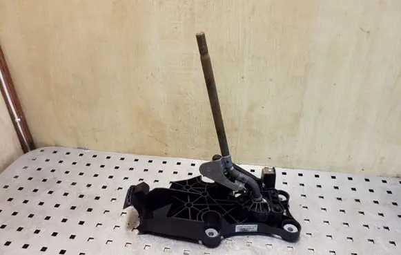 Ford Fusion Gear shifter/selector 2S6R7C453QB