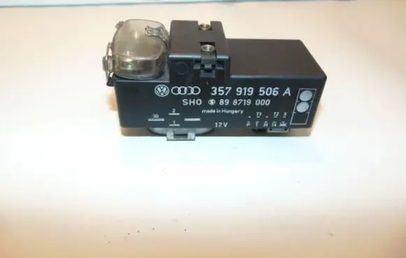 Volkswagen PASSAT B4 Coolant fan relay 357919506A