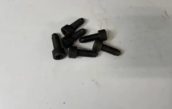 Chrysler PT Cruiser Nuts/bolts 
