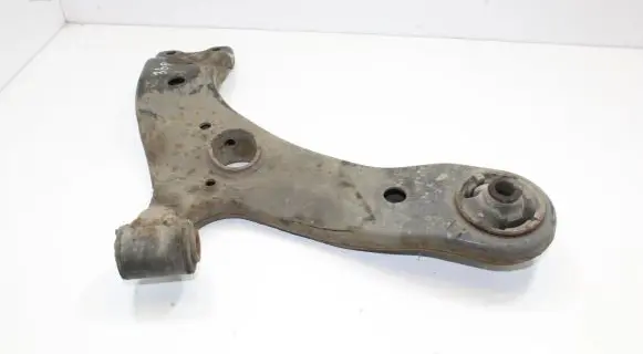 Toyota Avensis T270 Front lower control arm/wishbone
