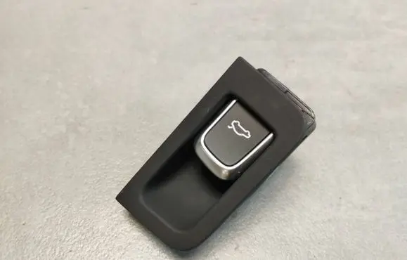 Tailgate opening switch