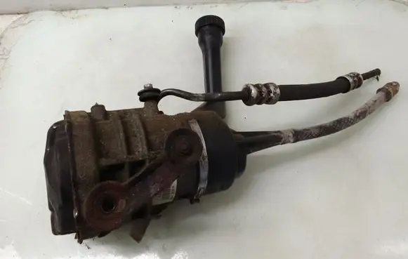 Citroen C4 I Power steering pump 9684252580
