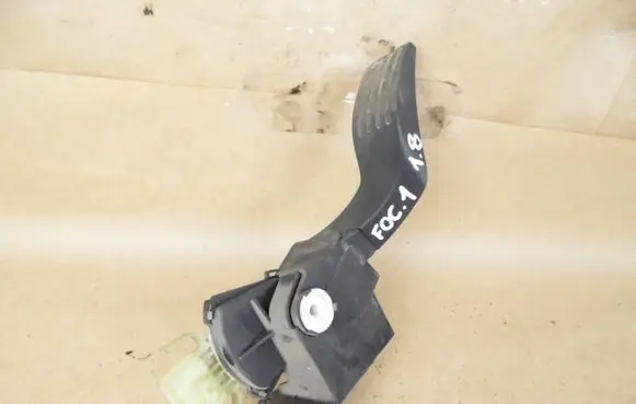 Ford Focus Accelerator throttle pedal 2M519F836AE