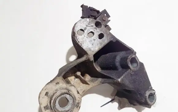 Volkswagen PASSAT B5 Engine mounting bracket 4b0199352b