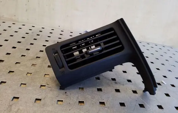 Toyota Verso Dash center air vent grill 556800F040