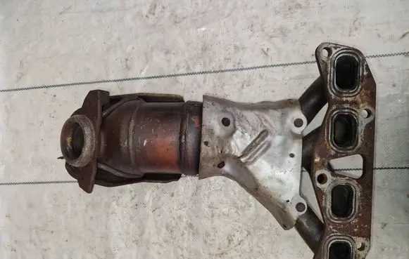 Nissan X-Trail T30 Exhaust manifold