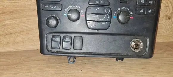 Volvo S80 Climate control unit 8691875
