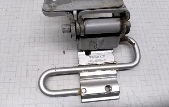 Audi A6 S6 C5 4B Rear door lower hinge 4B0833411E
