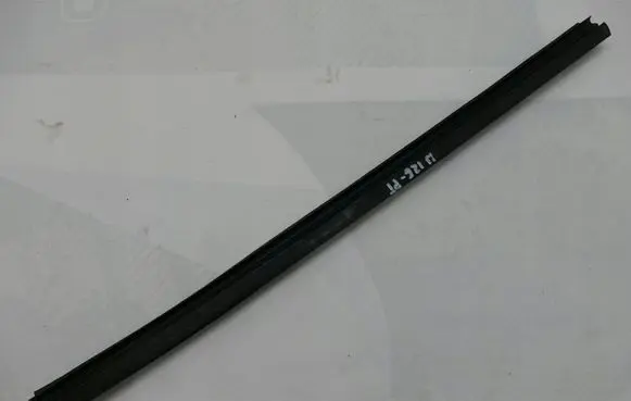 Mercedes-Benz S W126 Rear door glass trim molding