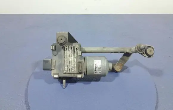 Volkswagen Touran I Front wiper linkage and motor 