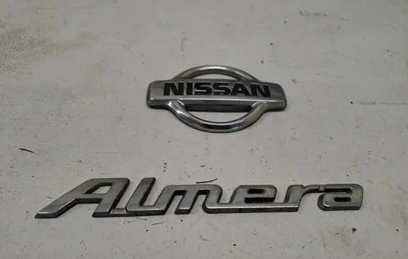 Nissan Almera Tino Manufacturer badge logo/emblem 90890BM400