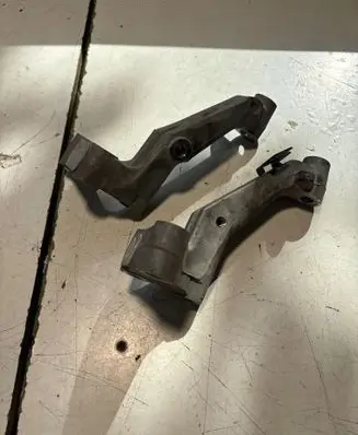 Opel Astra L Engine mount bracket