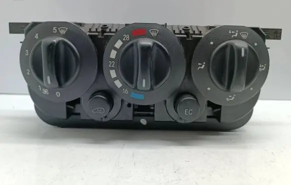 Mercedes-Benz A W168 Climate control unit 1688302085 Q153801