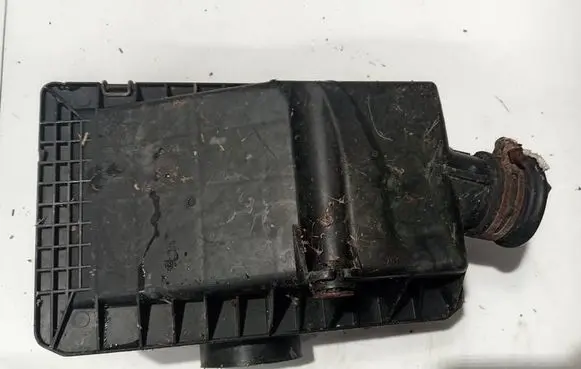 Mazda 323 Air filter box y701