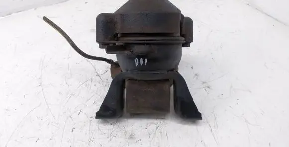 Mitsubishi Grandis Engine mount bracket