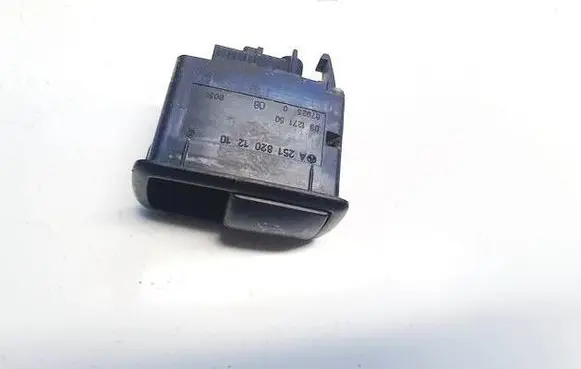 Mercedes-Benz GL X164 Tailgate opening switch a2518201210 03127150