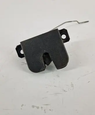 Volkswagen PASSAT B5 Tailgate/trunk/boot lock/catch/latch 3B9827505C