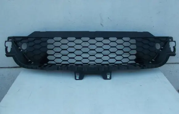 Iveco Daily 6th gen Front bumper upper radiator grill