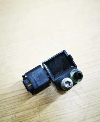 BMW 5 GT F07 Airbag deployment crash/impact sensor 608999200C
