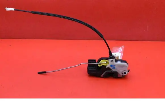 Opel Insignia A Front door lock 13503149HK