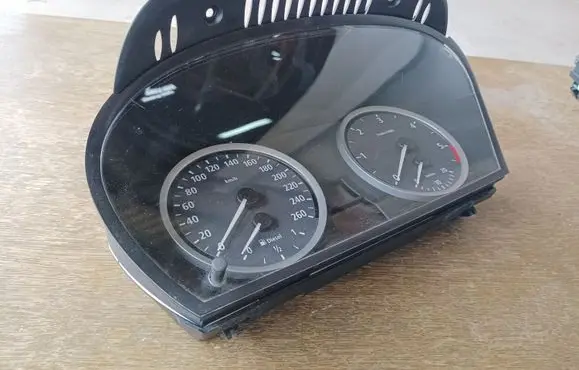 BMW 5 E60 E61 Speedometer (instrument cluster) 945633 213228 015666