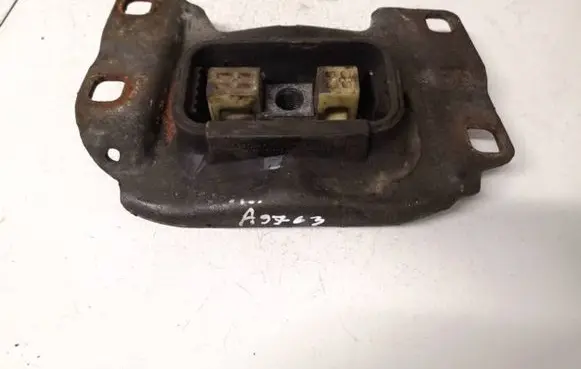 Ford Focus Engine mount bracket v617m121 v61-7m121