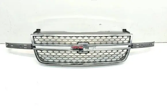 Chevrolet Silverado Front bumper upper radiator grill 10373825