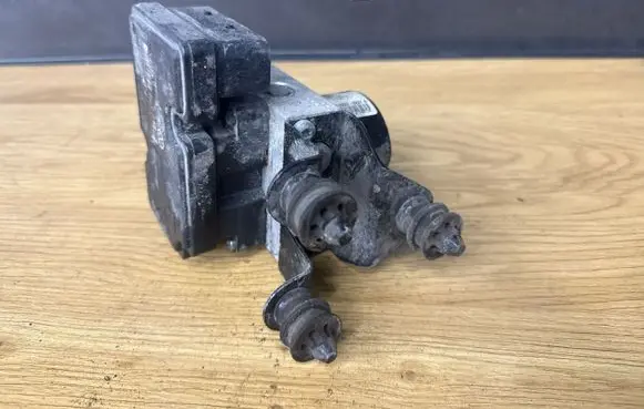 Skoda Octavia Mk2 (1Z) ABS Pump 1K0614117S