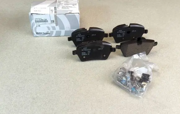 Mini Cooper Countryman R60 Brake pads (front) 9804735