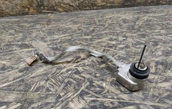 Nissan Quest Xenon bulb EANA00E 1N212476