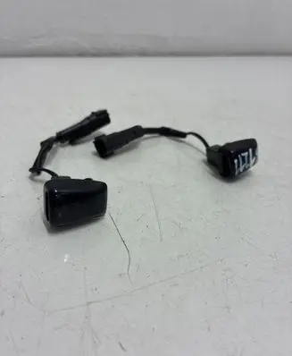 Volvo S80 Windshield washer spray nozzle