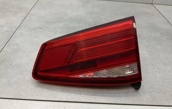 Volkswagen PASSAT B8 Tailgate rear/tail lights 