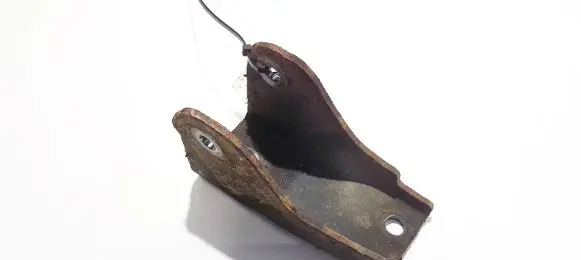 Mitsubishi Colt Engine mounting bracket