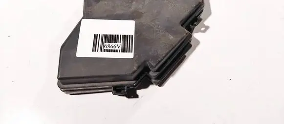 Honda CR-V Fuse box cover 