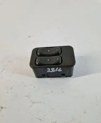 Opel Meriva A Electric window control switch 13363202