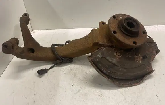 Volkswagen PASSAT B5 Front lower control arm/wishbone