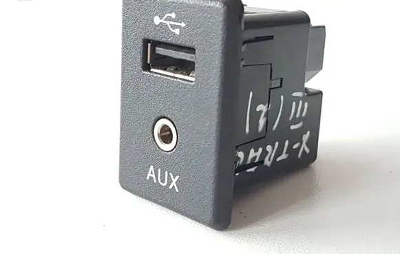 Nissan X-Trail T32 USB socket connector 795405004 004625108054