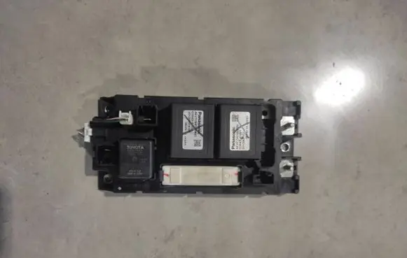 Lexus CT 200H Fuse module G92Z147020 5H241367 9979T