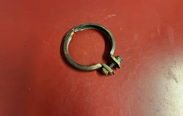 BMW X5 G05 Muffler pipe connector clamp 7620508