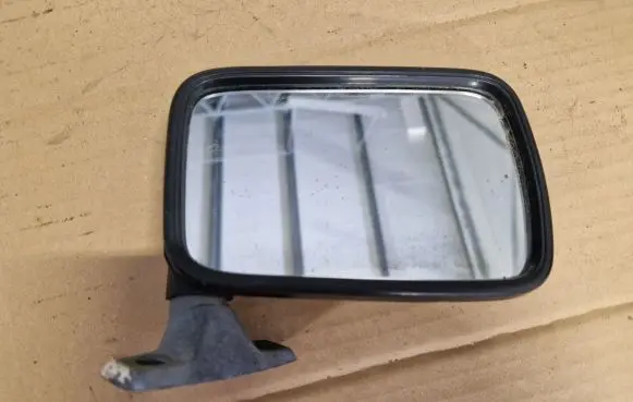 Volkswagen Jetta I Manual wing mirror 171857502