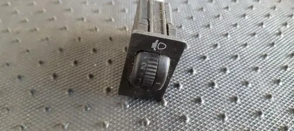 Toyota Avensis T250 Headlight level height control switch