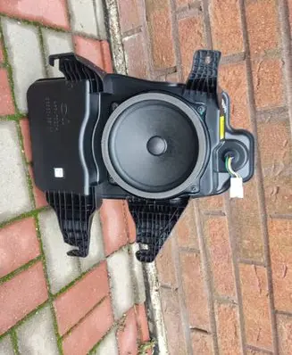 KIA Niro Subwoofer speaker 8946021601A