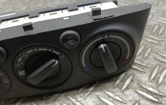 Toyota Avensis T270 Climate control unit