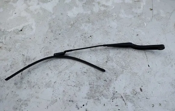 Renault Trafic III (X82) Front wiper blade arm 