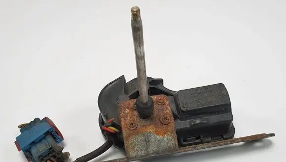 Saab 900 Headlight wiper motor 4240552