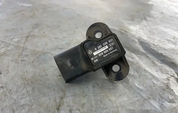 Volkswagen Polo Air pressure sensor 0261230031 06B906051