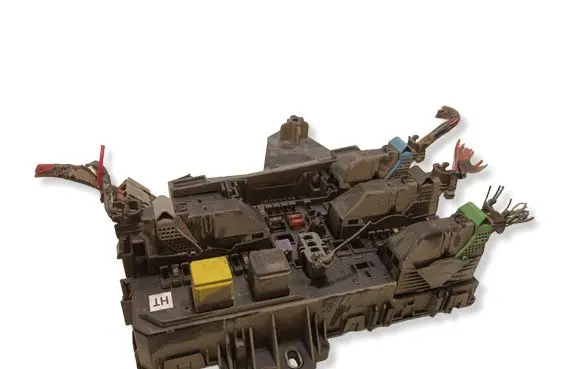 Opel Astra H Fuse module 13115937