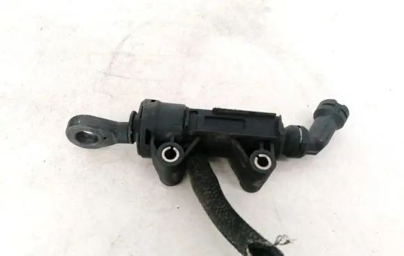 BMW 5 E39 Clutch master cylinder 21526756694 21.52-6756694